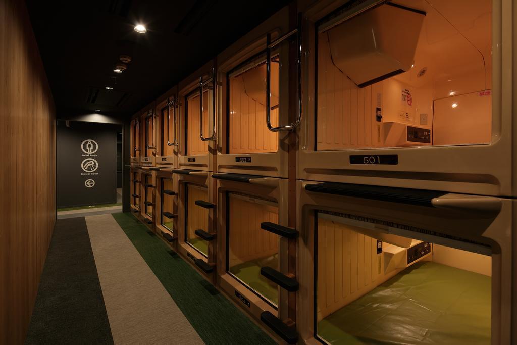 Booth Netcafe & Capsule Hotel cápsula