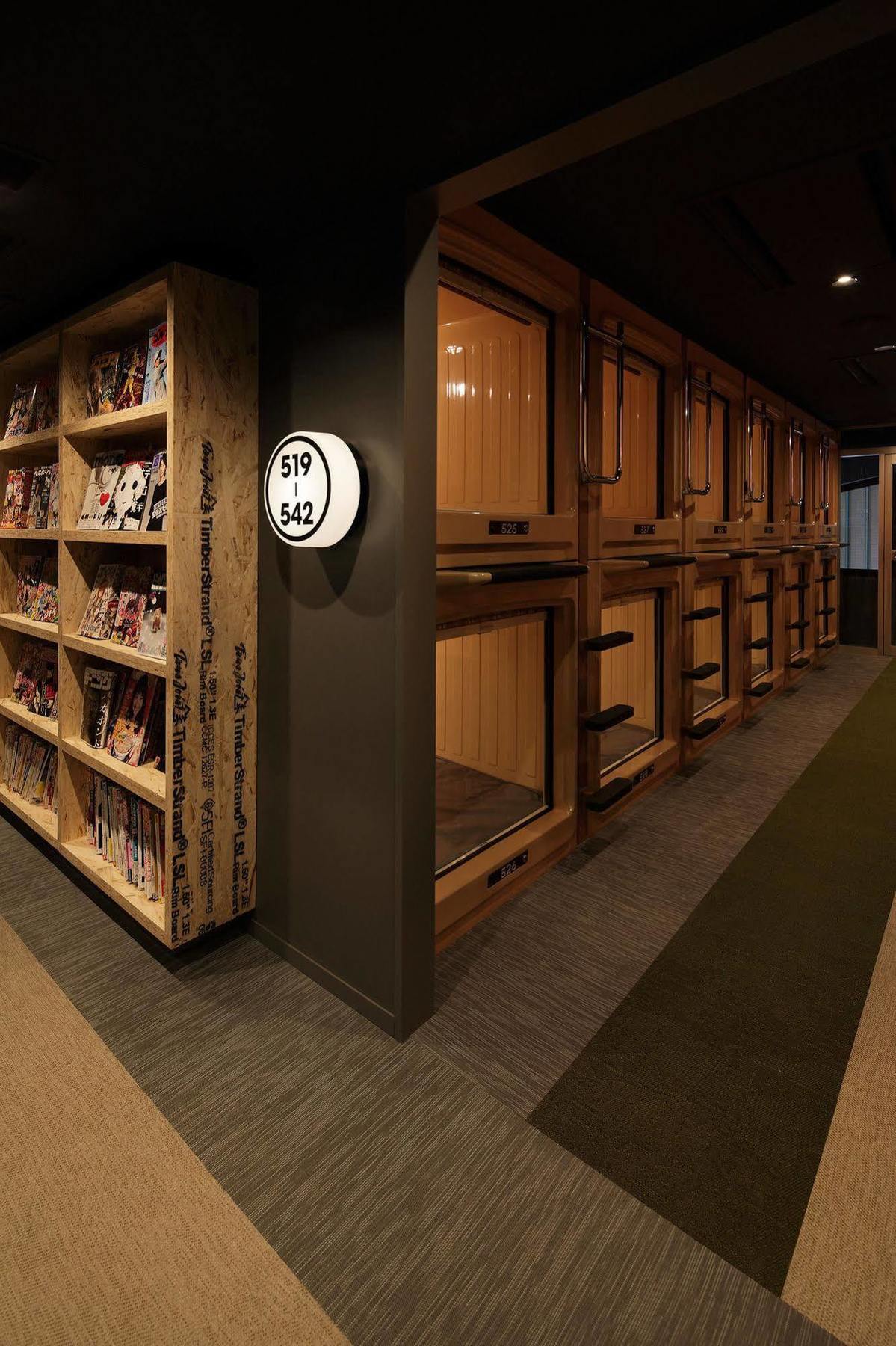Booth Netcafe & Capsule Hotel cápsula