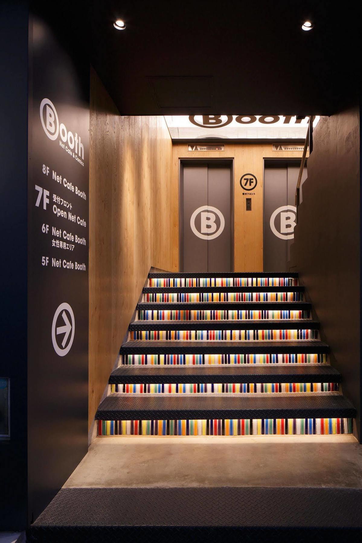 Booth Netcafe & Capsule Hotel cápsula *